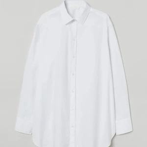 Bomullsskjorta  - Säljer denna oanvända skjorta från H&M 🤍 Såljer då den int kommer till användning, ny pris 199:- 😊