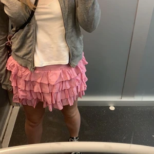 Rosa kjol - Säljer nu min favorit kjol, skriv för fler bilder💗