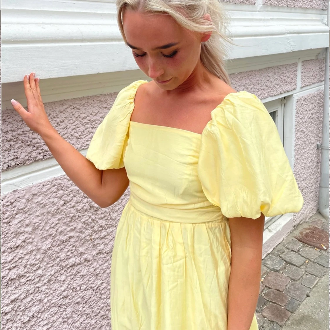 Oanvänd gul klänning itsmay - 90