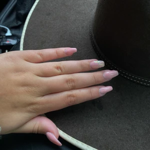 Naglar Sundsvall - Gör naglar i Sundsvall. Information samt bokning hittar ni på ”nails.sundsvall” på instagram🦋