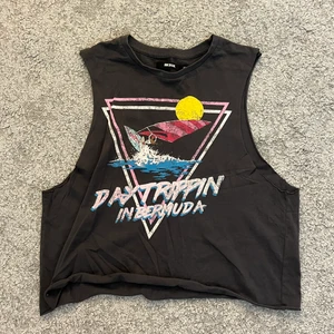 Linne från Bikbok - Skönt linne från bikbok, använt Max 2 gånger. Detta pågrund av att de inte riktigt är min stil.