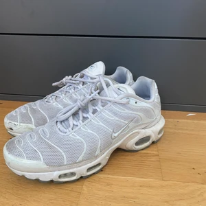 Nike airmax  - Ett par feta airmax Tn skor. Skick 9/10 Kan mötas upp eller skicka på posten på köparens bekostnad Pris kan diskuteras 