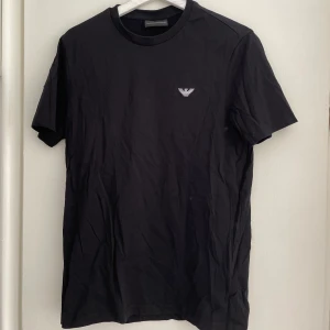 Armani tshirt  - Använd fåtal gånger!
