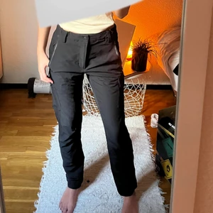 Everest byxor - Everest byxor/ regnbyxor. Bra skick. Är 171 för referens. Pris går att diskutera och köparen står för frakten!