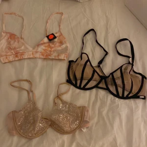Toppar  - Helt oanvänd. Den rosa färgade har lapp kvar och är i storlek S, den glittriga är i storlek 75B och den randiga är i storlek 80C. Antingen alla för 135kr eller 1 för 45kr