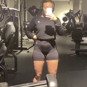 Shorts - Ifrån gymshark, säljer då ja har så många andra!! Använda 1 gång så som nya!!