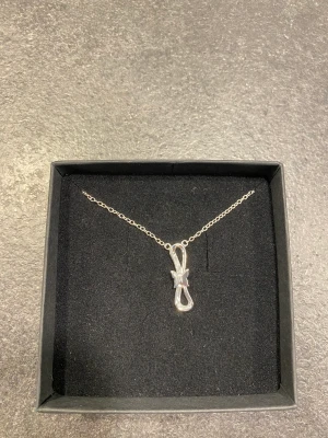 Silverhalsband Carolina Gynning - Nytt silverhalsband från Carolina Gynning.  Endast provat