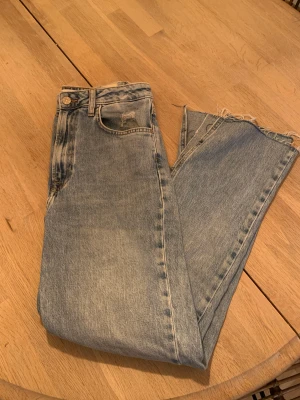 Raka långa jeans med slit - Raka långa slit jeans i stl.38 Ifrån zara, i nyskick!