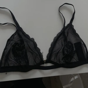 Bralette - Bh utan vaddering men med broderi ish