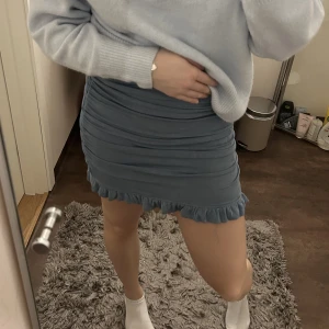 Kjol - Superfin kjol som är lite ”glittrig” 💙