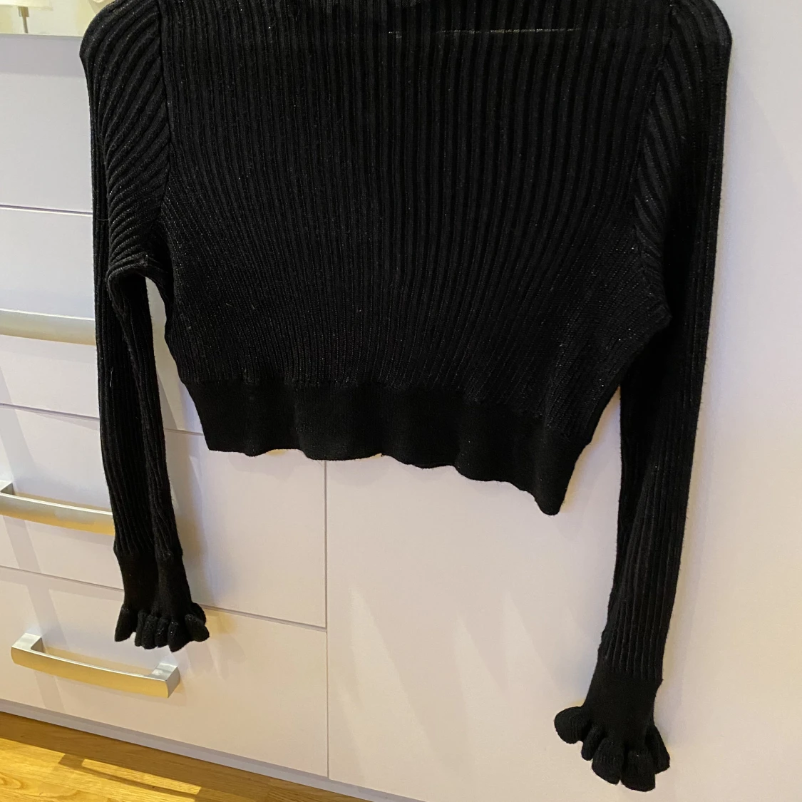 Glittrig croppad kofta - 91