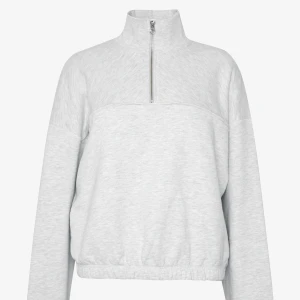 Zip sweatshirt  - Grå zip sweatshirt från Weekday.  Använd 1 gång, som ny. 