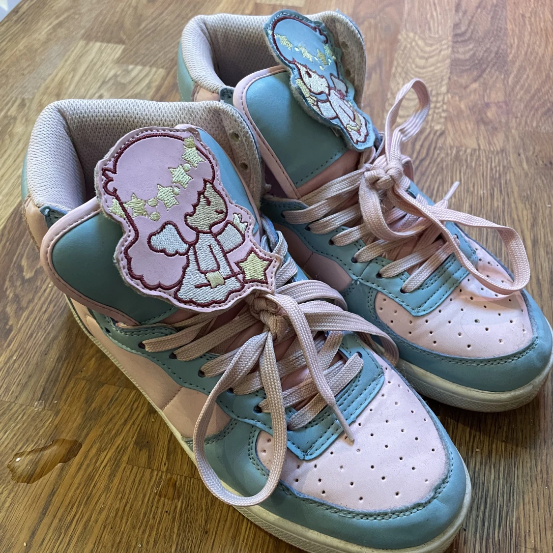 Sneakers skor med sanrios “the little star twins”