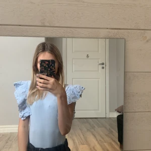 Body - Säljer min fina blåa body💙har använt nån enstaka gång! 