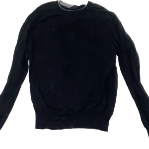 Svart D&G(probbly fake) tröja - Snygg d&g tröja <3  OBS Köpte denna tröja second hand så är ganska säker på att den är fejk. 