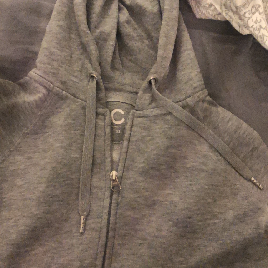 Grå tröja med dragkedja! - 90