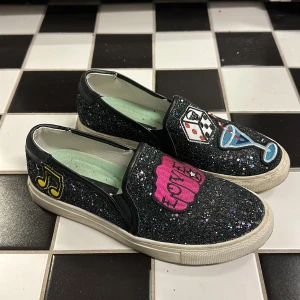 Replay skor - Nyskick men smutsiga som går att tvätta bort. 