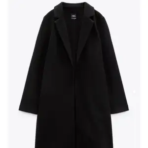 Säljer min fina svarta kappa från Zara i storlek 36. Kommer inte till användning och skicket är fortfarande jätte bra 