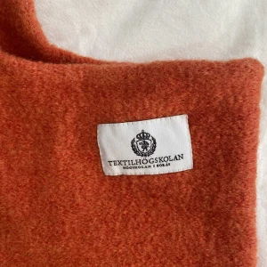 Orange tygväska  - Säljer denna tygväska - Köp för sig eller med annat, kolla in min profil för fler plagg! <3