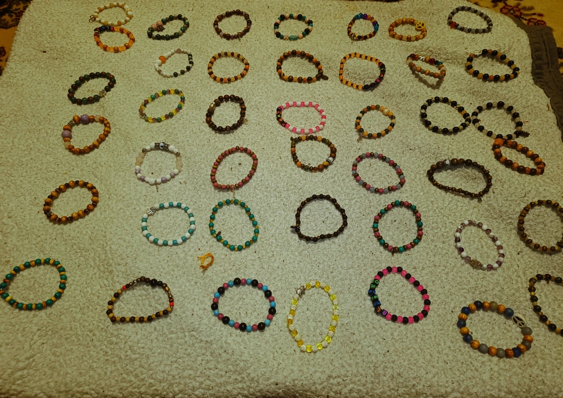 Billiga handdgjorda armband 