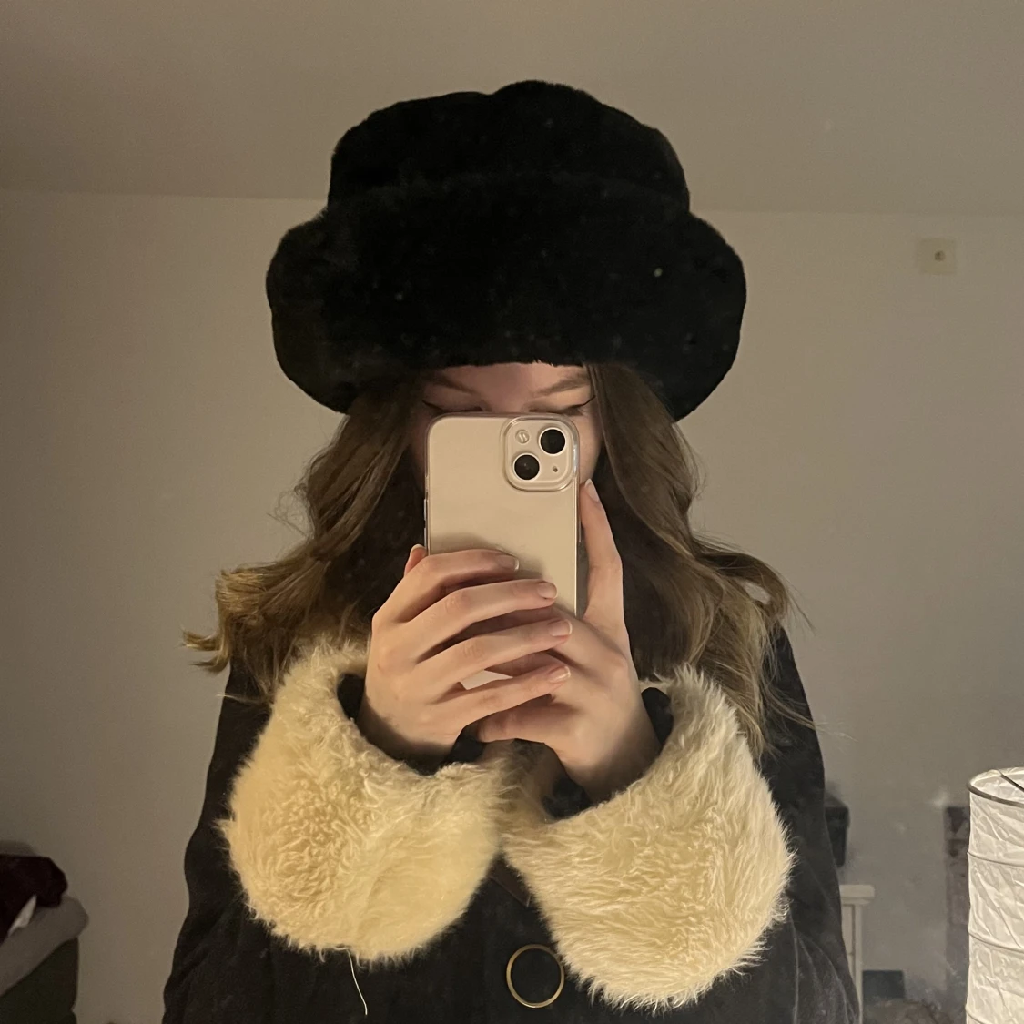 Faux fur mössa från Zara