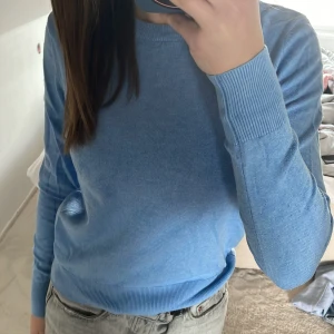 Blå tröja från amisu - Blå tröja från amisu, hyfsat tunn, jätteskön