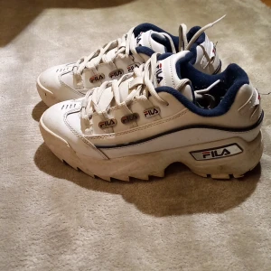 Fila skor - Jätte fina och snygga skor! Priset kan diskuteras!💓 