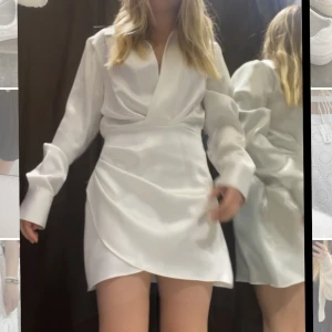 Vit satinklänning från zara - Långärmad satinklänning från zara. Endast använd två gånger!🤗❤️