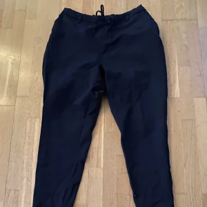 Mjuka kostymbyxor. - Fint skick.  Pris exl. Frakt. Betalning innan leverans. 