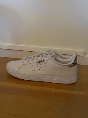 Helt nya adidassneakers - Helt nya adidasneakers, endast testade inomhus. Mycket fint skick. Pris exl. Frakt. Betalning innan leverans. 