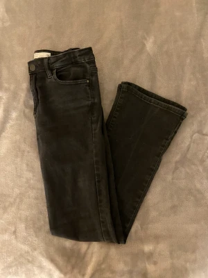 Jeans  -  Svarta bootcut jeans medel till lågmidja, nästa aldrig använda 