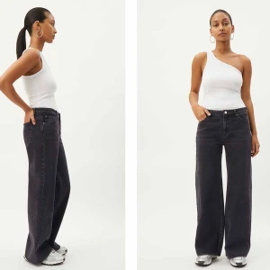 Lågmidjade jeans - Säljer mina weekday low rise jeans, står storlek 26/30 skulle säga att de är storlek S. Dem är som nya💗 Använd köp nu💗