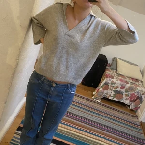 Tröja, HM - Grå stickad tröja från HM, perfekt till sommaren/ våren! 