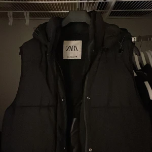 Bäst från zara - Jättefin och skön bäst från zara som är helt perfekt till våren🌷frakt tillkommer och priset kan diskuteras