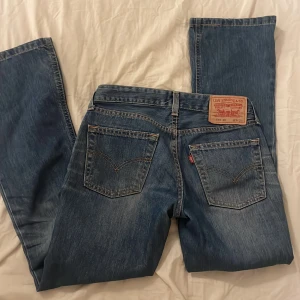 Lågmidjade jeans - Säljer mina lågmidjade jeans från Levi köpt för 700 säljer för 350