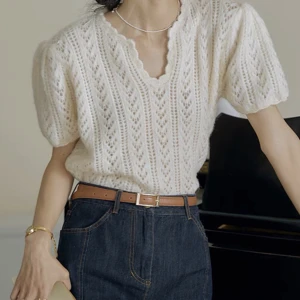 Stickad top - Supersöt vit stickad top. Onesize. 