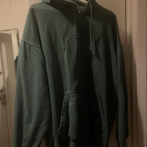 Sip-tröja  - Från weekday, oversized