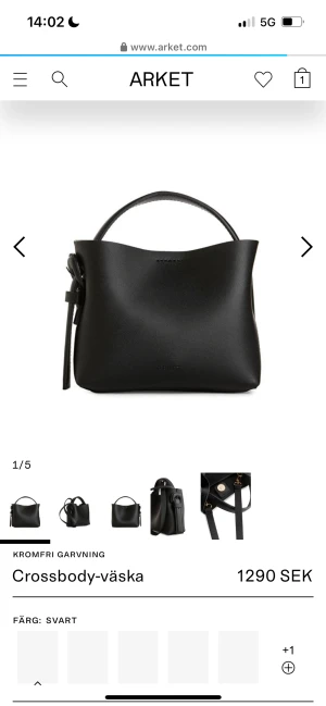 Arket väska - Väska från arket. Minsta modellen. Bra skick. Skriv för fler bilder!🥰(på sista bilden kan man se hur den ser ut i verkligheten)