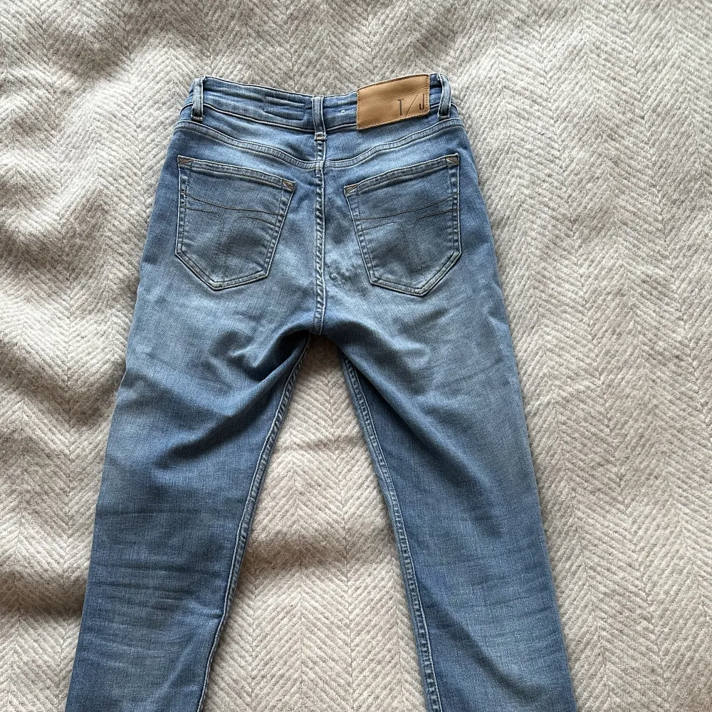 Jeans från tiger of Sweden. Använda fåtal gånger men är i nyskick. W26 L30. Jeans & Byxor.