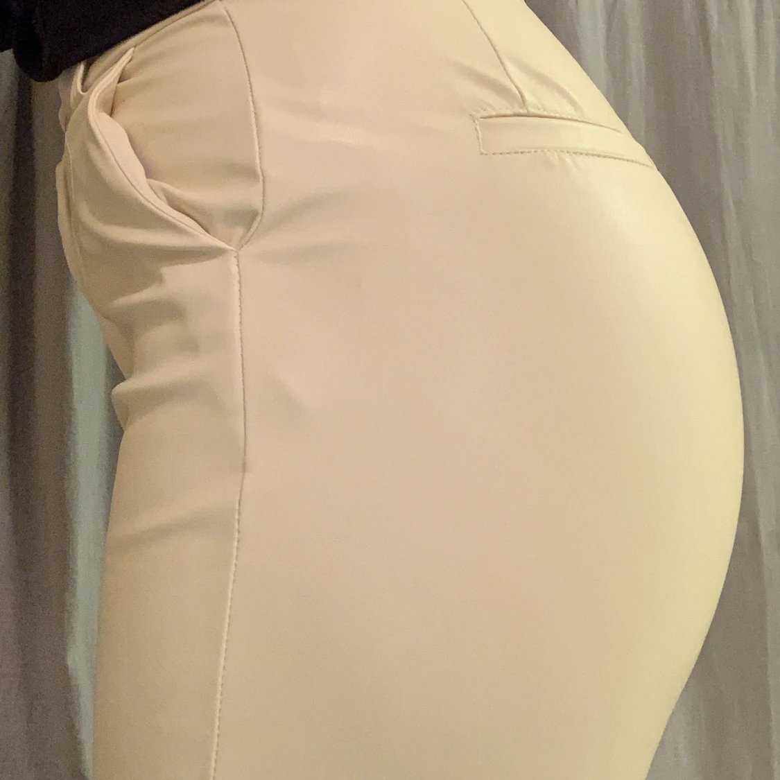 Beiga skinnbyxor