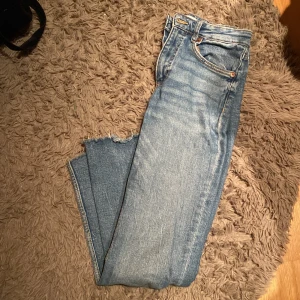Zara jeans - Säljer zara jeans i skolelever 36 Fråga om du vill ha mer bilder 