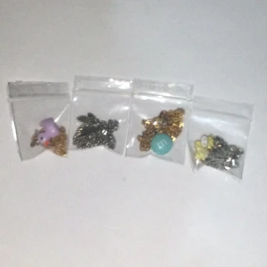 Berlocker och halsband - Halsband 50 Kedjan kosta de 80kr 