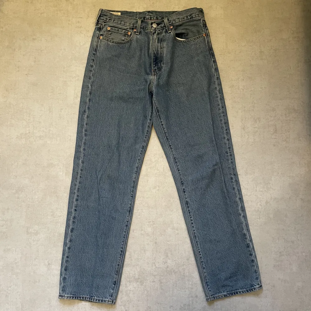 Levi’s jeans i storlek W31/L32. Modellen heter ”stay loose”. Byxorna är i mycket bra skick. Skriv ett meddelande om du har några frågor!. Jeans & Byxor.