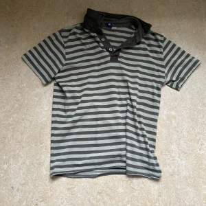 Tshirt  - Randig T-shirt kontakta för fler bilder elr frågor!!