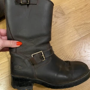 Stövlar Johnny Bulls - Ett par snygga boots från Johnny Bulls. Nypris 1249 kr. De är i bra skick.