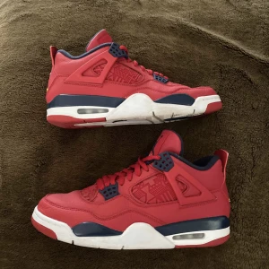 Jordan 4 Fiba - Jordan 4 Fiba Använda Storlek 44 Skriv för fler bilder box finns