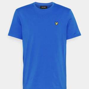 En snygg T-shirt från lyle & scott. Säljer pga ingen användning för. Köpte för 300kr säljer för hälften. Priset kan diskuteras💕