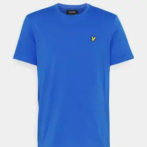 En snygg T-shirt från lyle & scott. Säljer pga ingen användning för. Köpte för 300kr säljer för hälften. Priset kan diskuteras💕