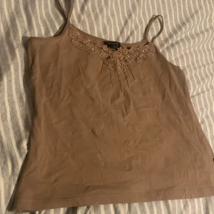 Linne  - Gulligt beig brunt linne väldigt gulligt det är storlek 44 