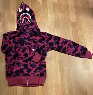 Bape Hoodie Stlrk M - beställning i dms 
